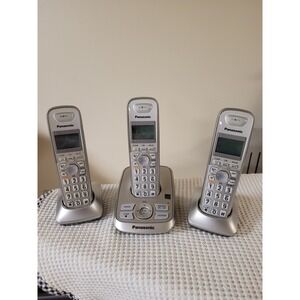 Panasonic KX-TG4221 Cordless Phone System 3 Handsets KX-TGA421 Answering Machine